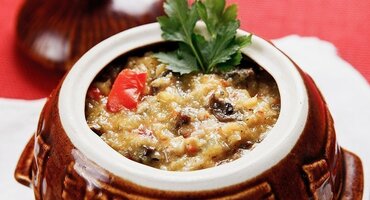 Свинина в горшочках с рисом и шампиньонами