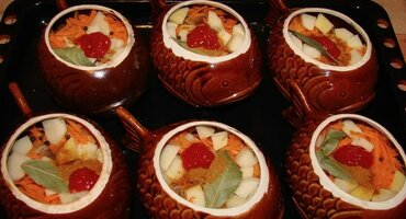 Жаркое со сладким перцем в горшочках