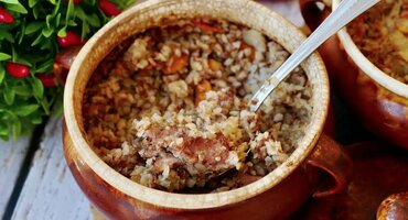 Гречка с мясом в горшочках