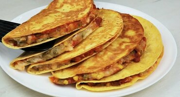 Лепешки с копченой грудинкой