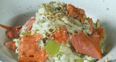 Салат из морской рыбы горячего копчения
